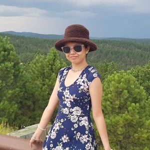 Meet your Posher, Elizabeth